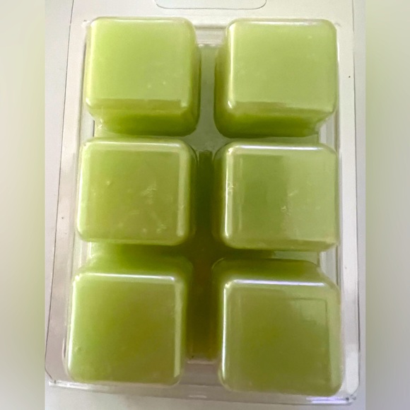 Various Brands Of Scented Wax Cubes. FREE Soy Candle Included with purchase - Picture 12 of 17